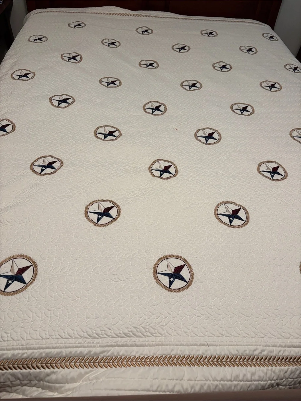 Embroidered Star Pattern Cream Quilt - Unbranded